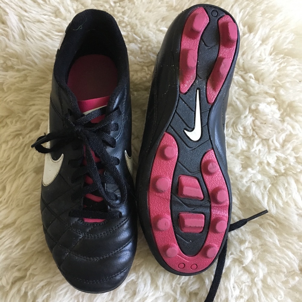 Girls size 4 Nike soccer cleats